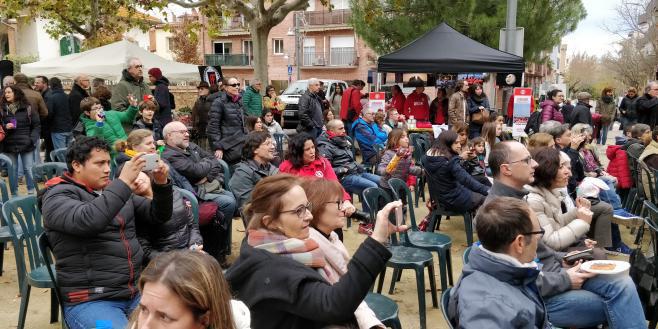 Desenes de persones han gaudit de música en directe amb esperit solidari / Foto: Cugat.cat